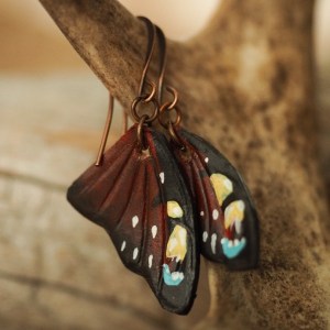 Neitoperhos-korvakorut