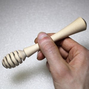 Puinen hunajahyrrä koivusta