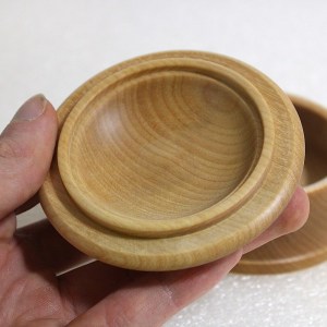 Korurasia  - Puinen rasia kannella