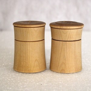 Suolasirotin koivupuusta